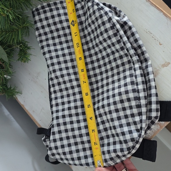 BAGGU Medium Crescent Bag In Black And White Gingham - Picture 10 of 10